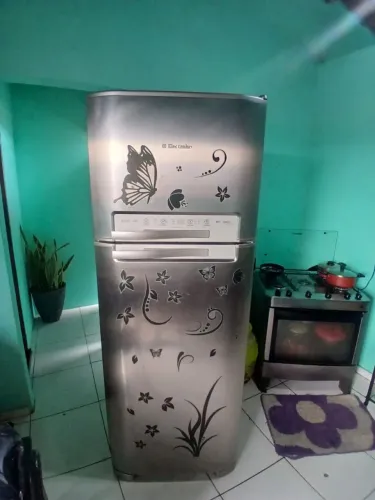 Geladeira Eletrolux inox (Frost free)