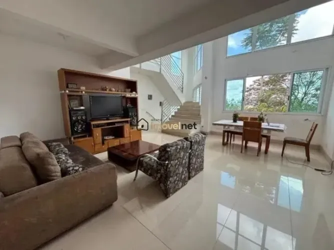 Casa ampla com piscina, espaço gourmet e 7 vagas 404 m² para locação no Estoril