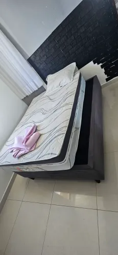 Cama box semi nova