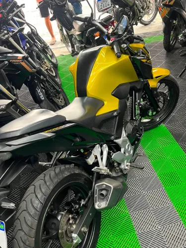CB300F DOURADA EXTRA