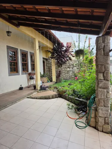 Imóvel para aluguel com 180 metros quadrados com 5 quartos em Casa de Pedra - Volta Redond