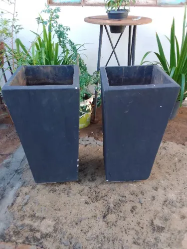 Par de Vasos de Cimento 75 cm altura por 38,5 de largura Grafite ler o anúncio