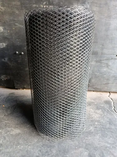 Tela hexagonal plástica cor preta - 50cm altura