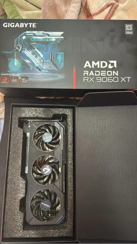 Placa de Video Gigabyte Radeon RX 9060 XT Gaming OC, 16GB, GDDR6, 128-bit