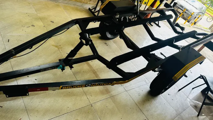 Carretinha jetski ou barco de 4 metros