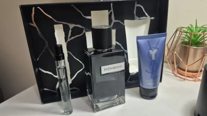 Kit Yves Sanit Laurent Eau de Parfum 100ml + creme + YSL 10ml - NOVO