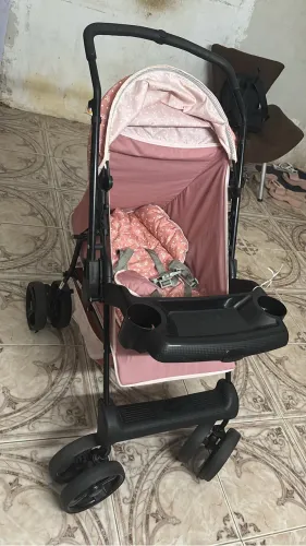 Vendo Carrinho de bebê menina