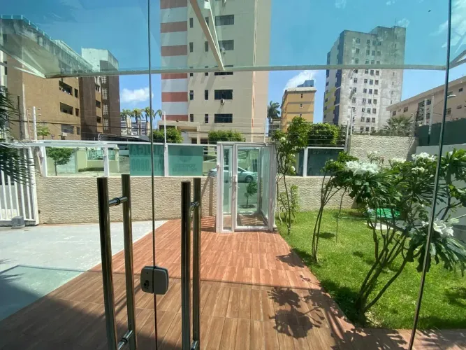 Apt compacto com porcelanato com 1 quarto em Vicente Pinzon - Fortaleza - CE