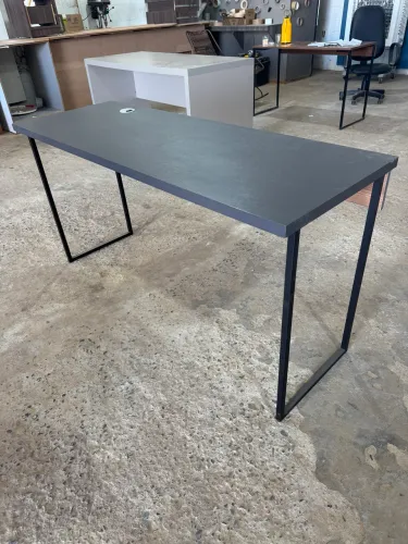 Mesa industrial reforçada 
