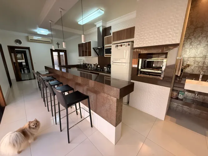 Linda casa térrea a disposição