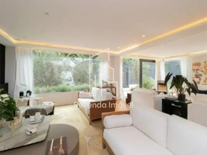 Casa à venda no Pacaembu com 657m² 4 dormitórios 3 suítes 7 banheiros 8 vagas