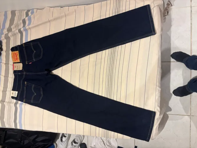 Calça Levis nunca usada