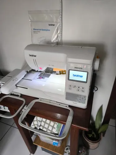 Bordadeira Brother Pe810L
