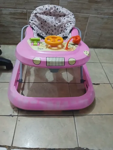 Andador musical rosa 