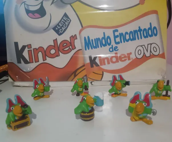 Bonecos Papagaio Piratas Kinder Ovo