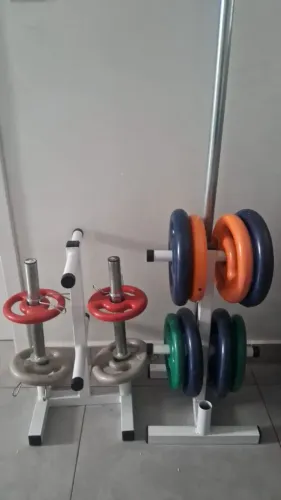 40 kg de Pesos emborrachados,barras, um suporte e presilhas