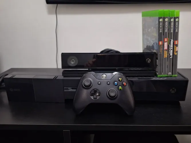 Xbox one 1tb com 4 jogos e um monitor Dell