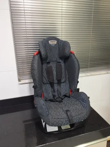 Cadeira Burigotto veicular Matrix Evolution, reclinável, para crianças 0 a 25 kg