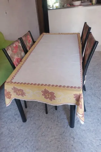 Mesa tampo de mármore 1.40 m com 6 cadeiras