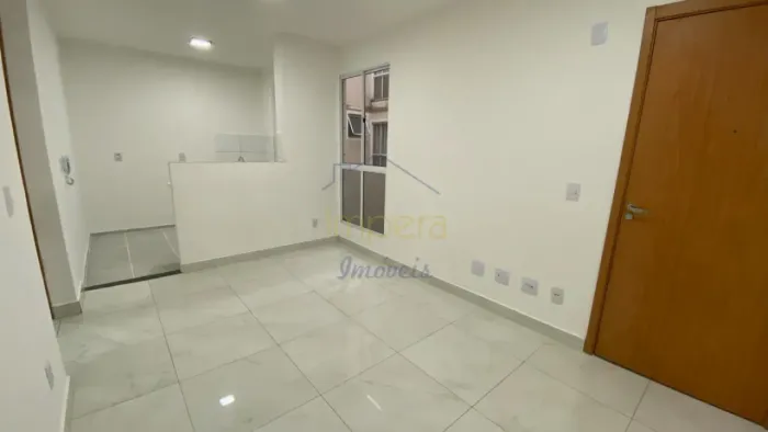 Apartamento com 2 dormitórios para alugar no Ed Campo Marini no bairro Frei Galvão na zona