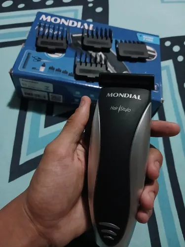 MÁQUINA PARA CORTE DE CABELO MONDIAL VEM COM 4 PENTES 1,2,3 E 4