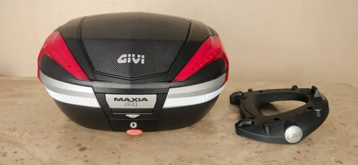 Baú Givi V56 Maxia 4 revestido + base Givi M5 Monokey + Encosto