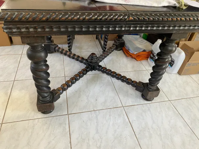 Conjunto Completo de Sala de Jantar Antiga em Madeira Maciça - Estilo Colonial