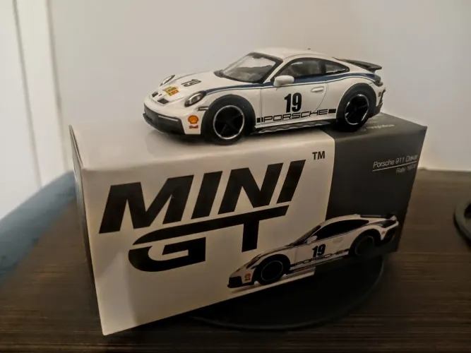 Mini GT Porsche 911 Dakar 1/64