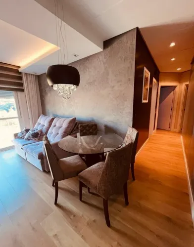 Mesa com 4 cadeiras em ótimo estado, sala de jantar 