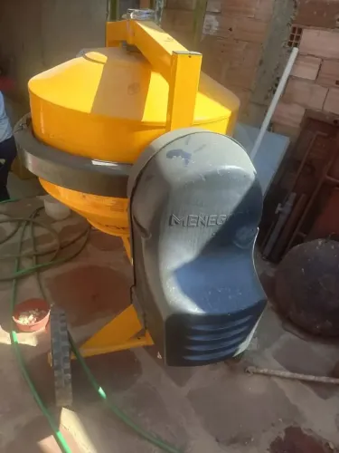 betoneira de 400 litros da Menegotti