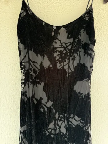Vestido Preto em Tule com Veludo Devorê e Alças Finas - Elegante