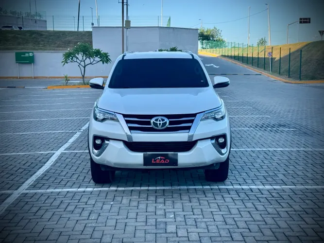Toyota Hilux SW4 SRX 4X4 2.8 TDI 16V Dies. Aut. 2018