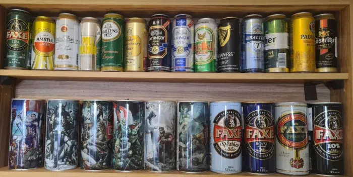 Coleção com 214 Latas + Móvel Expositor Sob Medida (Pronto para Vitrine)