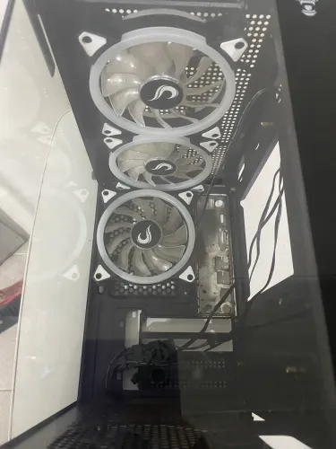 Gabinete gamer com vidro temperado