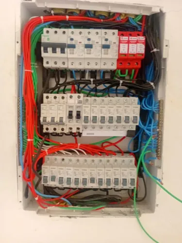 Eletricista e bombeiro hidráulico serviços de qualidade 