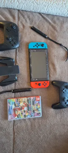 Nintendo Switch - 2 Controles Pro