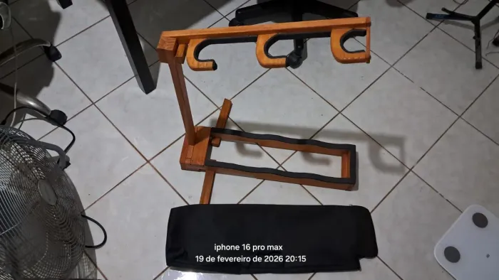 Suporte para 3 instrumentos (violão, guitarra, baixo)