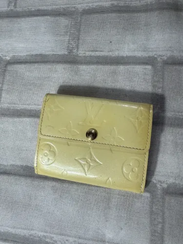 Carteira verniz louis vuitton