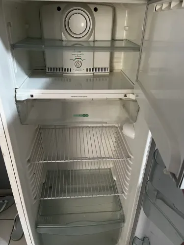 Vende-se geladeira