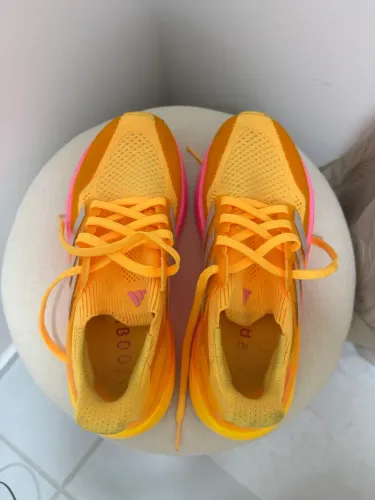 Tênis Adidas UltraBoost