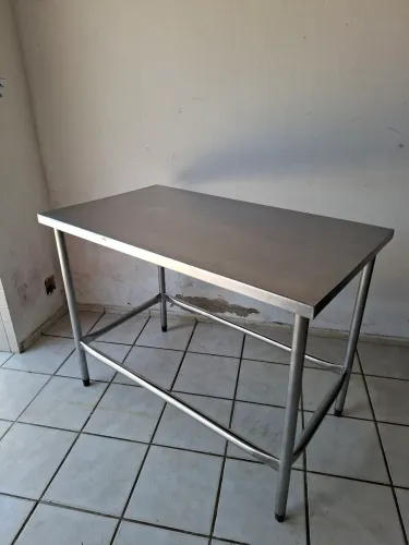 Mesa toda em inox medindo 120x70 super reforçada