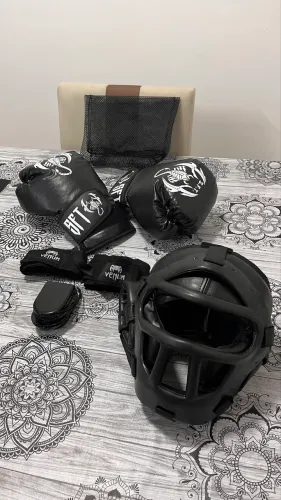 ? Kit Completo Boxe Muay Thai SFT 14oz + Capacete Jugui - Usado 6x
