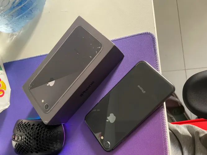 IPHONE 8 BEM CONSERVADO 