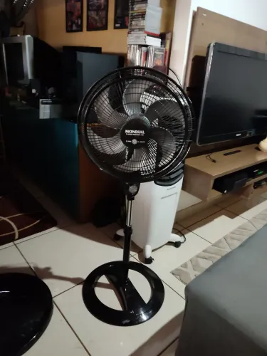 Ventilador de coluna Mondial Turbo Novo.