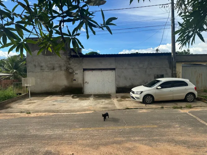 Vendo casa no cidade satélite 180 mil