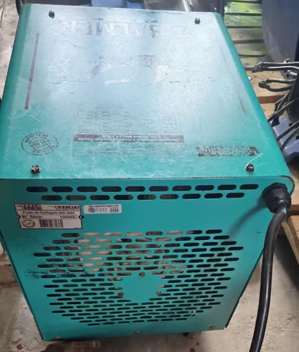 * VENDO MÁQUINA DE SOLDA 300 AMPERES *