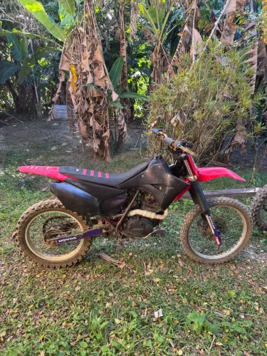 XR 200 de trilha
