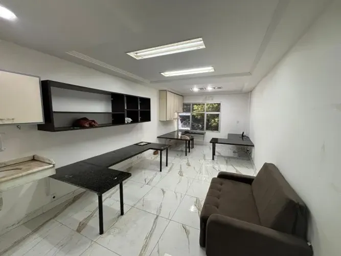 SALA COMERCIAL À VENDA | 32 m² NA AVENIDA BEIRA-MAR