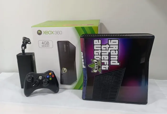Vendo Xbox 360 destravado com 80 jogo