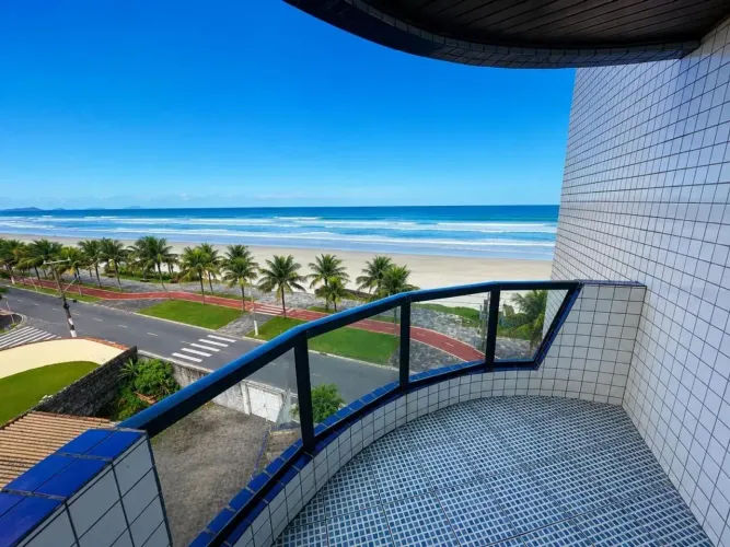 Imóvel para venda possui 80 metros quadrados com 2 quartos em Real - Praia Grande - SP